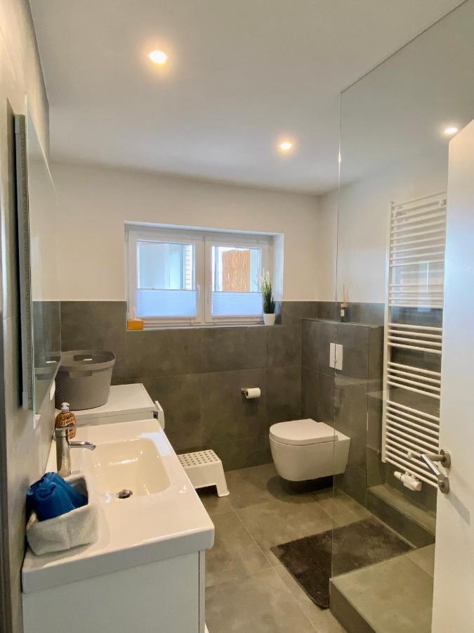 Traumhafte 115 Qm Ferienwohnung Am Steinhuder Meer, Ruhig, Komfortabel, Loggia, Parkplatz, Wifi Wunstorf Exterior foto