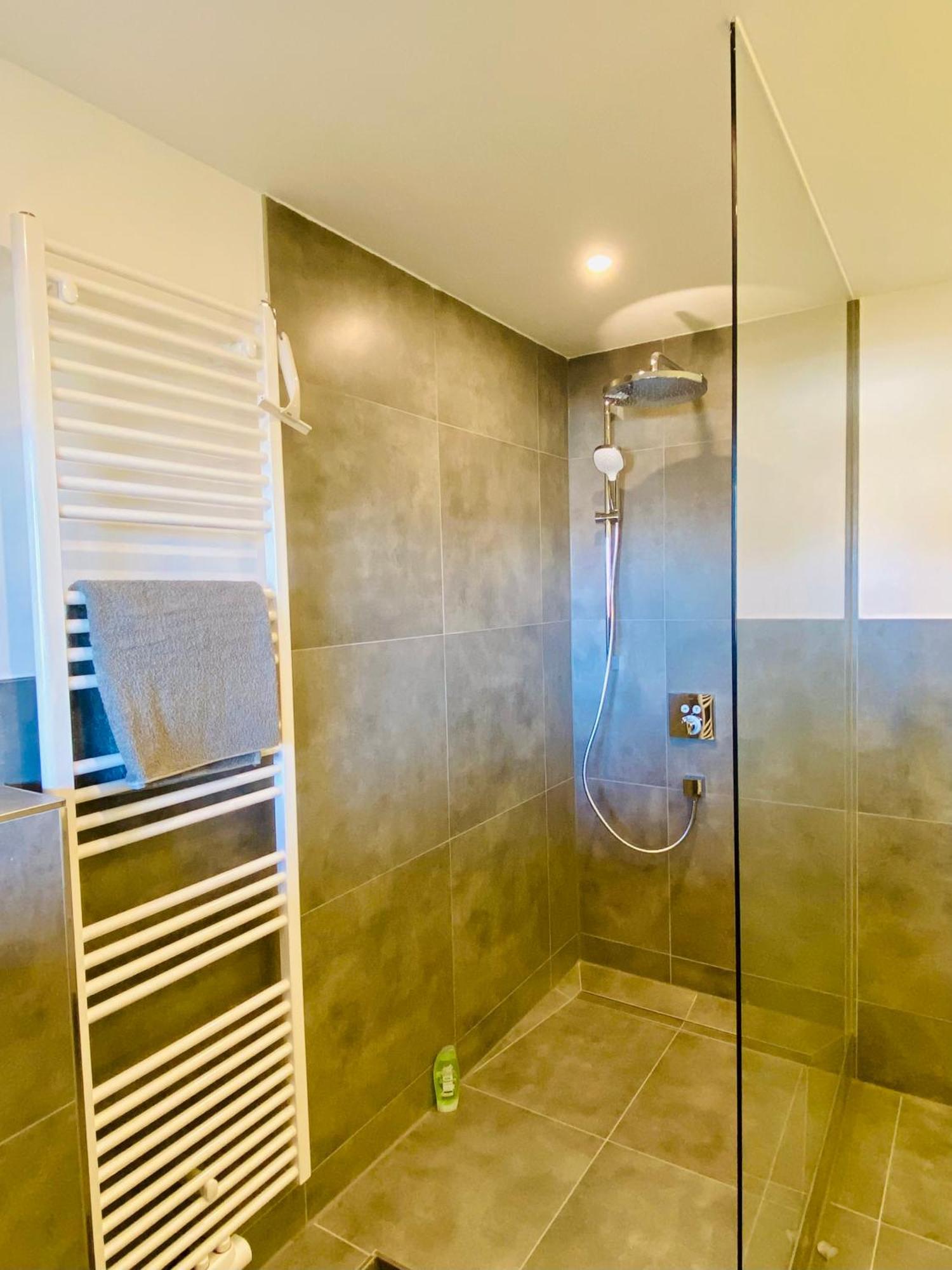 Traumhafte 115 Qm Ferienwohnung Am Steinhuder Meer, Ruhig, Komfortabel, Loggia, Parkplatz, Wifi Wunstorf Exterior foto